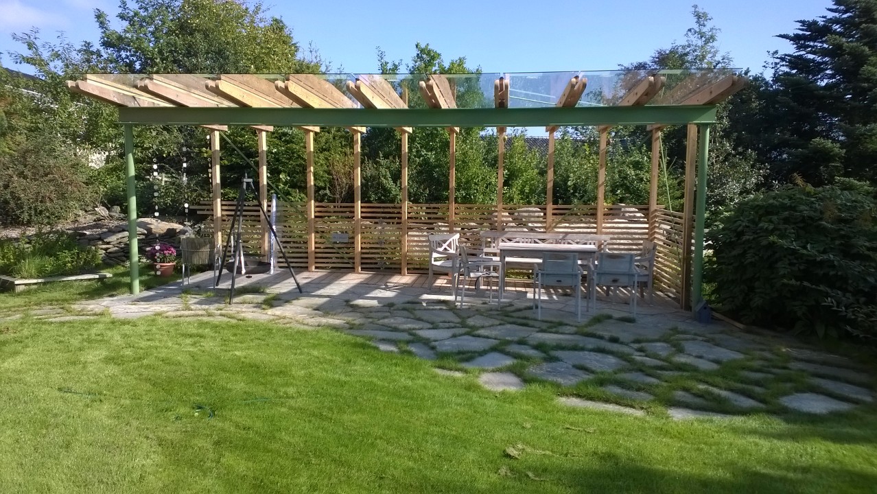 Hagestue_%20Glass%2C%20lerk%2C%20st%C3%A5l_%202